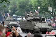 梦见杀蛇美国纪念陆军成立250周年阅兵仪式在华盛顿举行